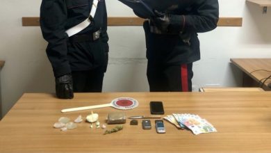Sorpreso a cedere cocaina: Arrestato dai Carabinieri un 21enne di Niscemi.