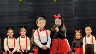 Topolino e la magia di Natale: Bimbi in festa al plesso De Amicis di Canicattì